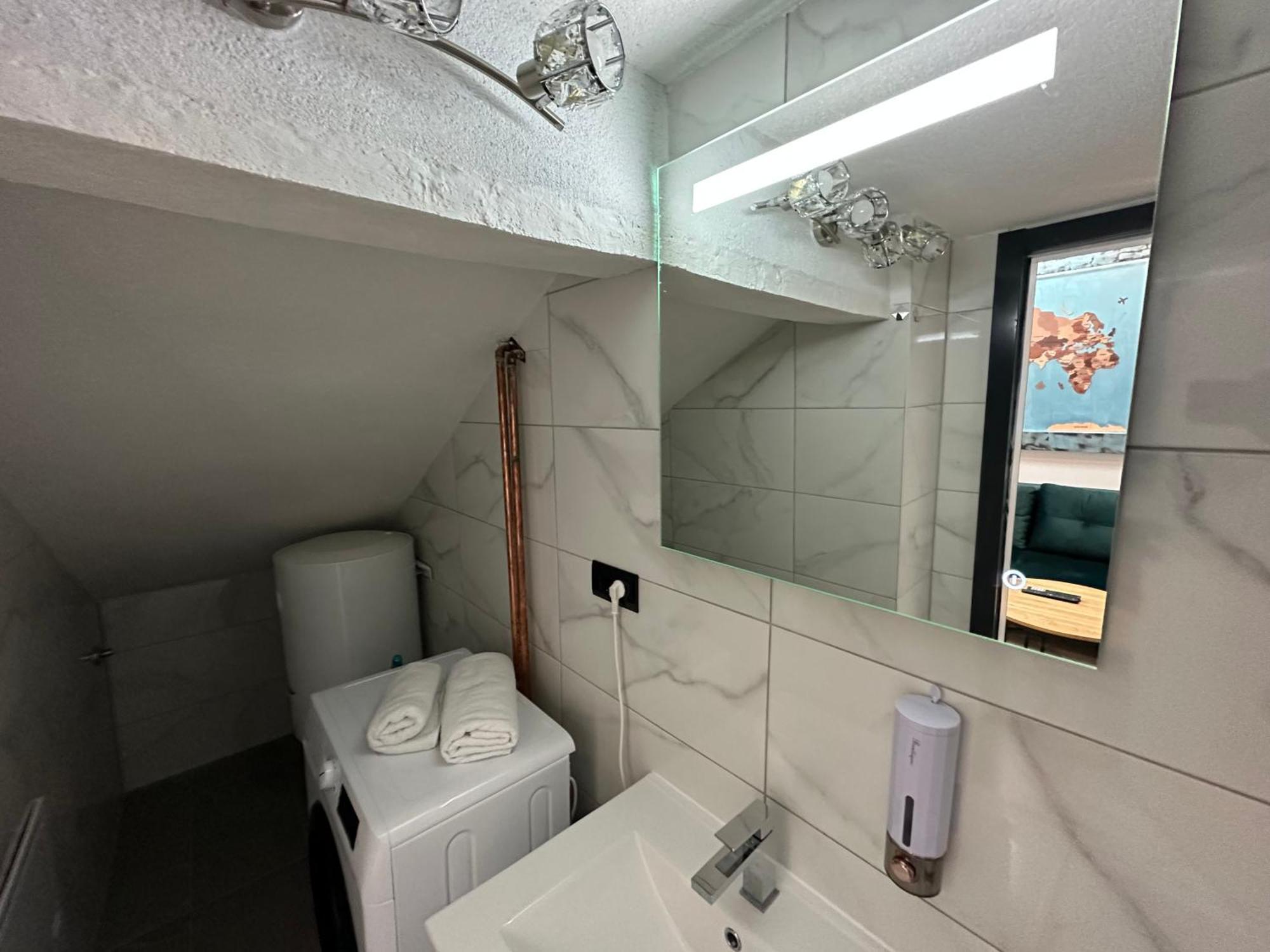 By Expert Bc Apartment