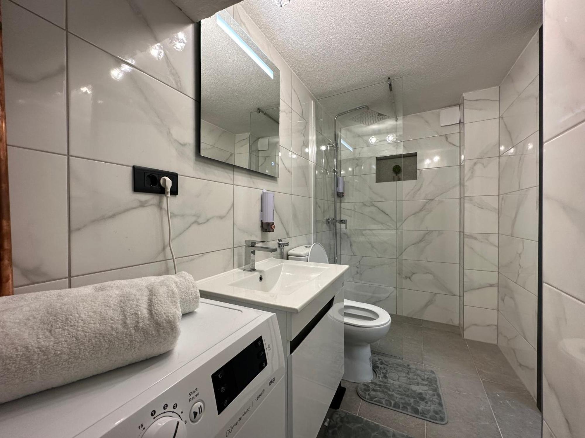 Apartment By Expert Bc